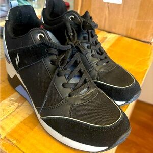 Skechers sneakers